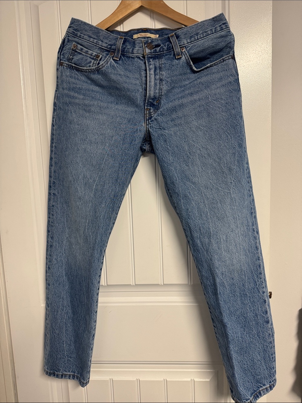 Levi's Women's Straight Jeans in Light Blue Wash